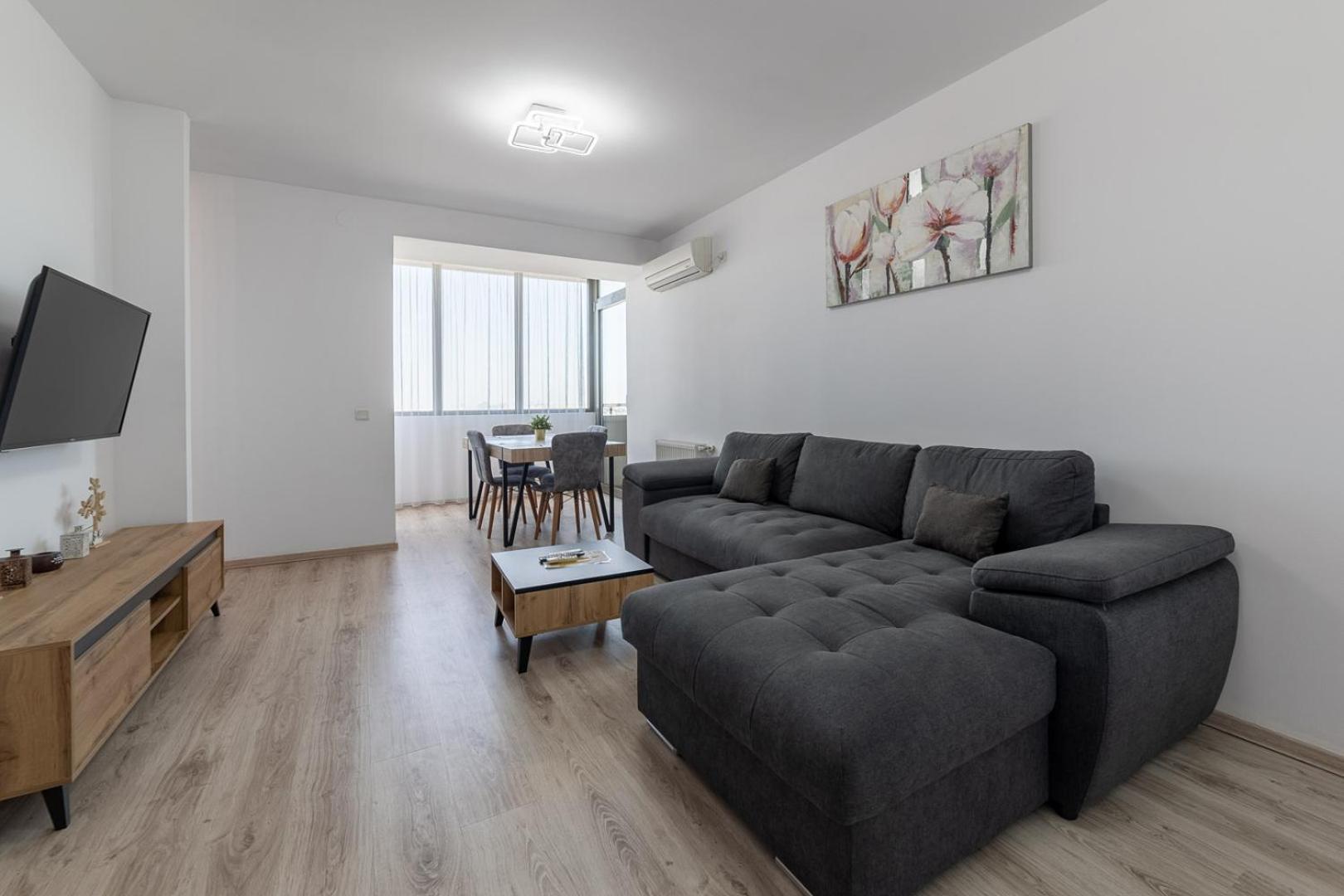 Monaco Grand Apartments By Citybookings Bukares Bagian luar foto