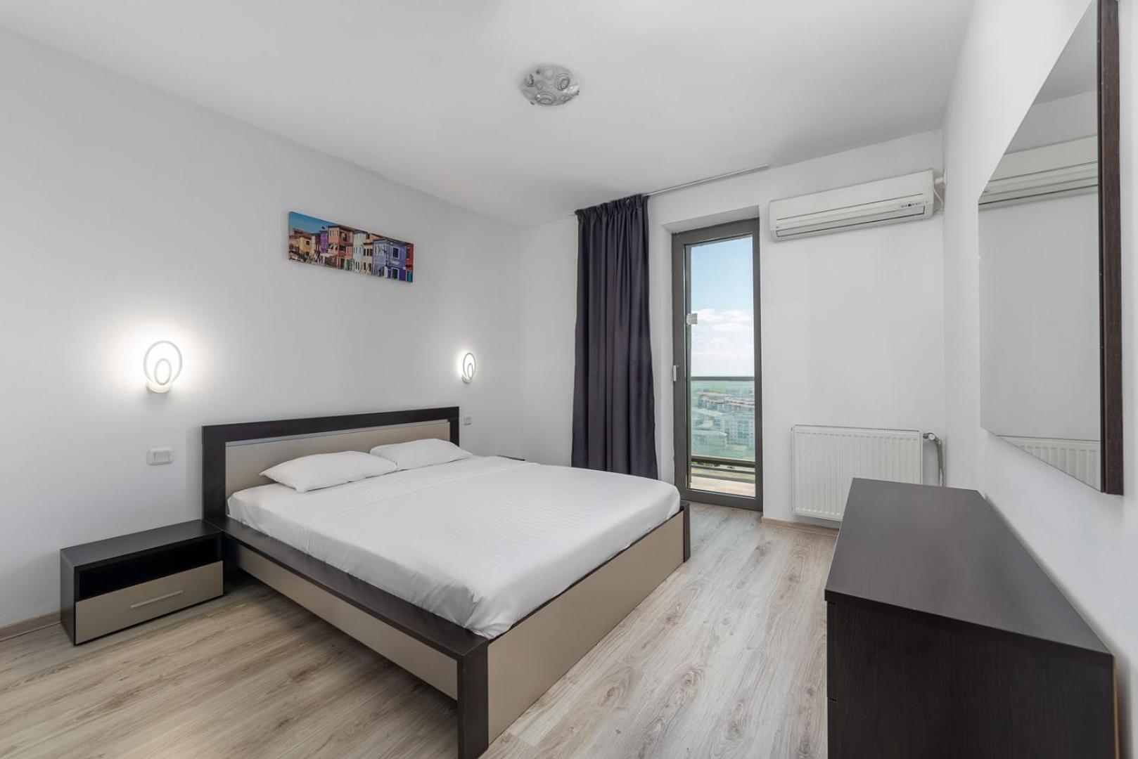 Monaco Grand Apartments By Citybookings Bukares Bagian luar foto